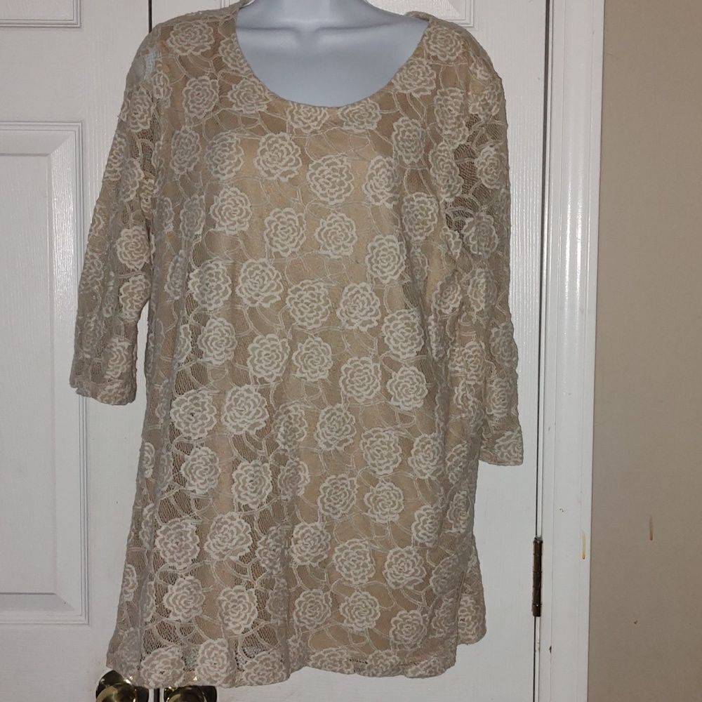 Endless Designs tan and cream color floral lace top Sz L EUC